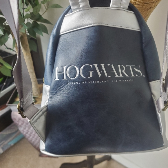 💙RARE💙 Loungefly Harry Potter Hogwarts Castle Mini Backpack Hedwig - Picture 10 of 16